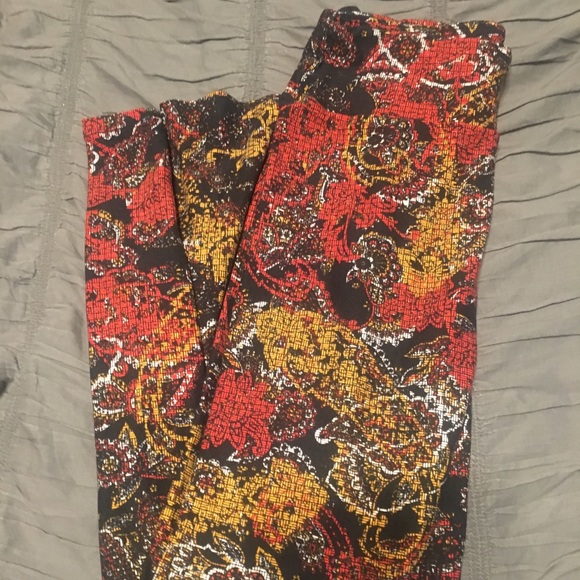 Lularoe OS Leggings black red white gold - Picture 1 of 2